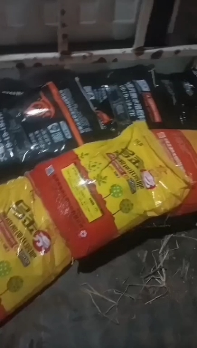 乌金素粉肌剂肥料黄腐酸钾水溶肥长苗生根。壮苗扩大树干