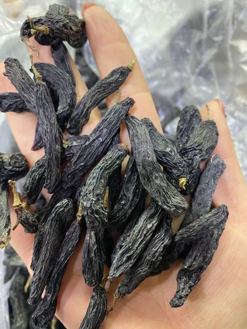 新疆蓝宝石葡萄干又称美人指葡萄干，葡萄界的爱马仕。