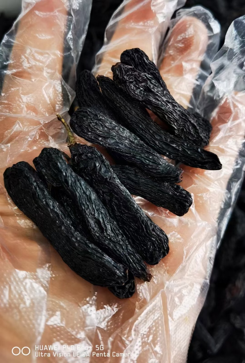 新疆蓝宝石葡萄干又称美人指葡萄干，葡萄界的爱马仕。