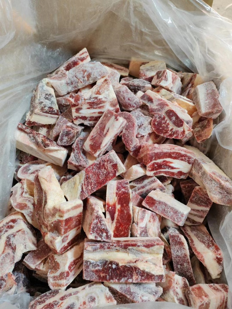 满肉牛排切块