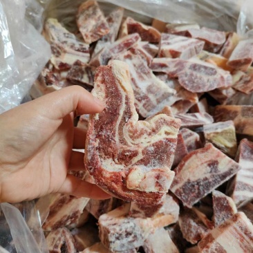 满肉牛排切块