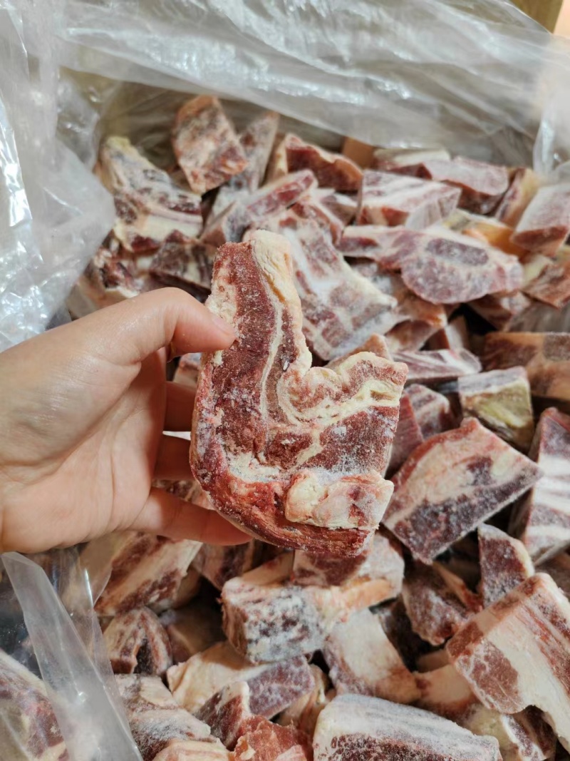 满肉牛排切块