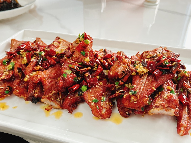 韭菜炒线椒配米饭图