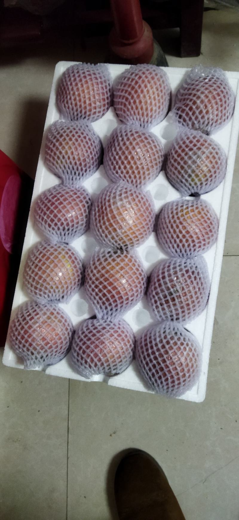 纸加膜红富苹果