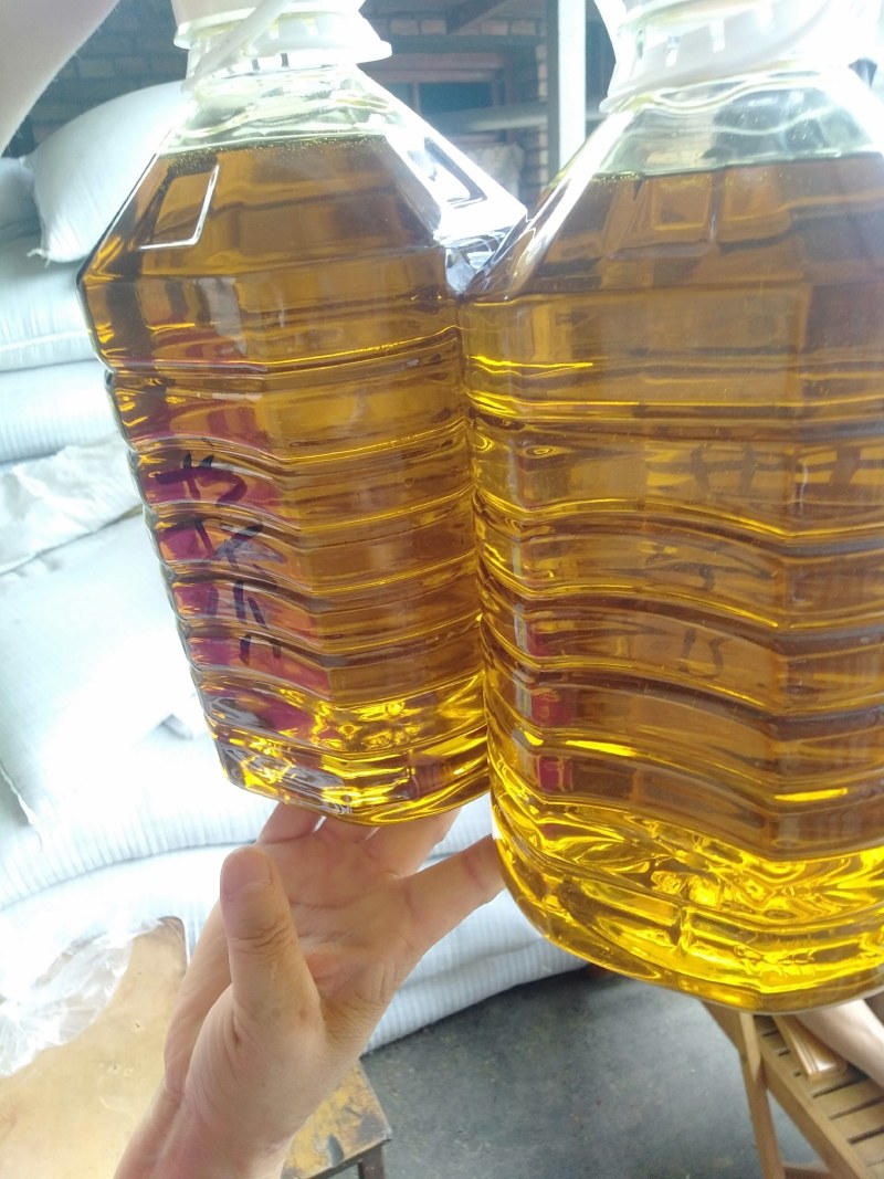 原味当地冬菜籽油，味道香，用物理冷压榨法。