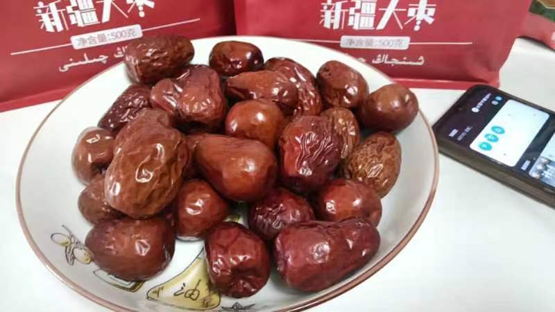 新疆骆奶片沙棘糕，羊奶饼干驼奶饼干，三色葡萄干，个位数价