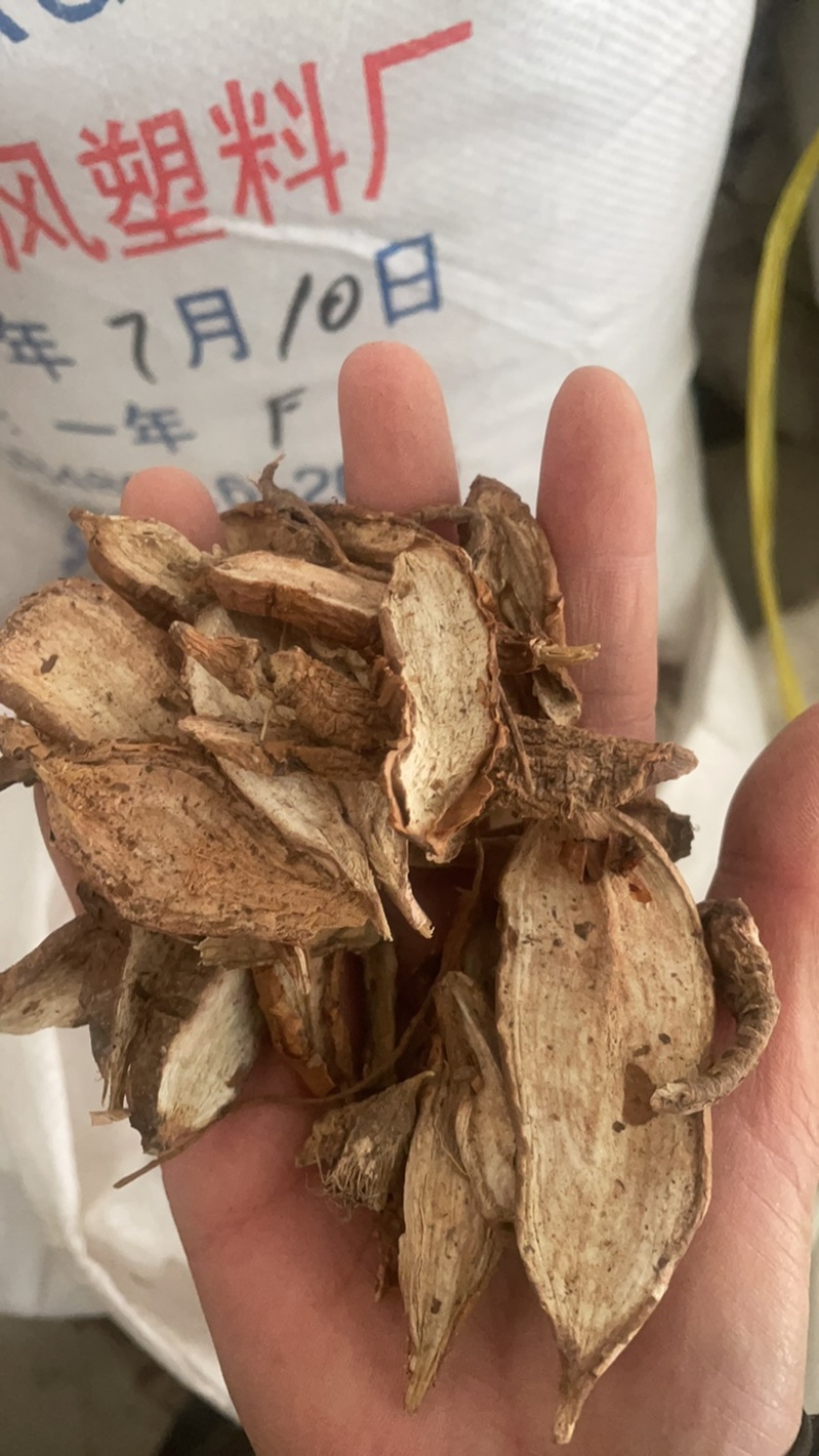 白蔹中药材白敛山地瓜实物拍摄白蔹片