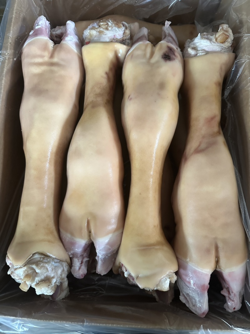 精品牛蹄，全去骨、半去骨火烧毛牛蹄。厂家直销。