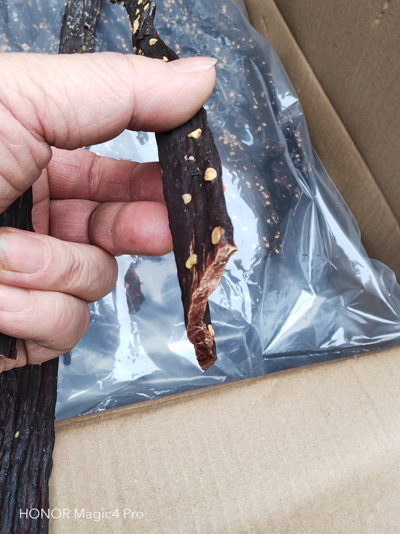 正宗牛肉风干麻辣五香两个口味，厂家直发