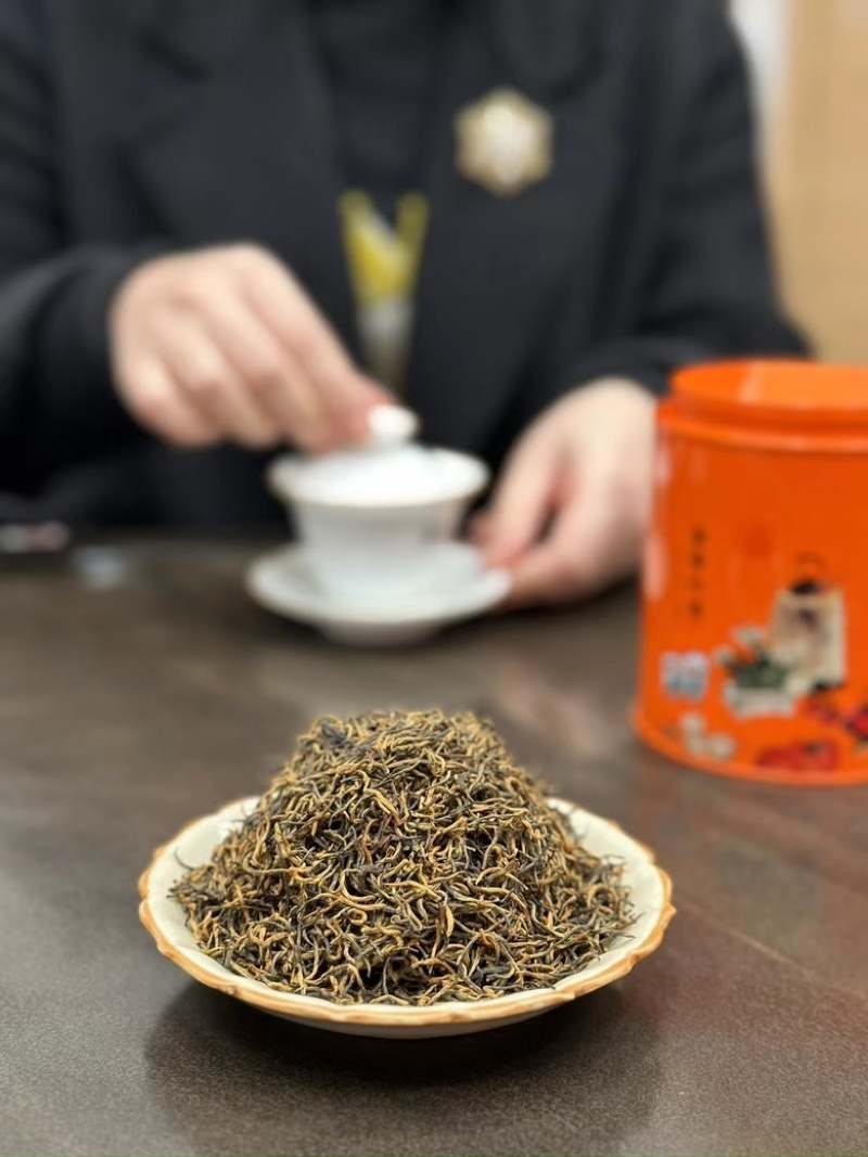 金骏眉红茶事事如意武夷红茶花香细嫩芽茶叶250克送陶瓷杯