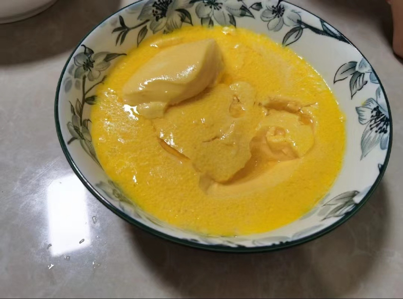 牛奶鸡蛋布丁成品图