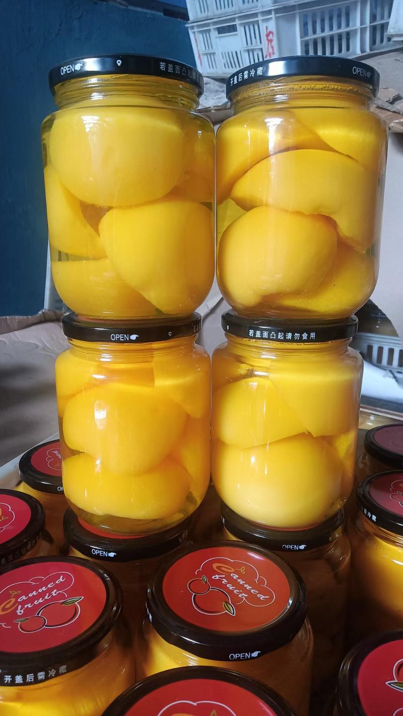 精品黄桃罐头大量供应厂家直发，采用新鲜黄桃，保质保量