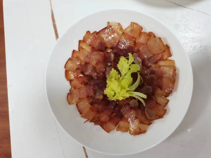 腊肉炒红菜苔成品图