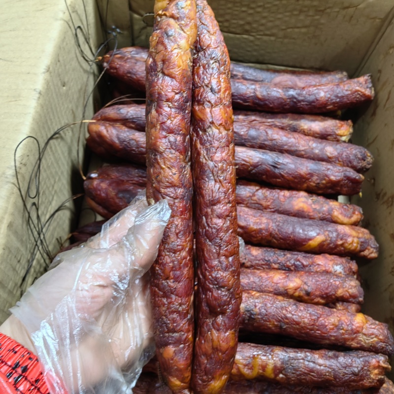 川味烟熏麻辣香肠散装整件批发腌腊制品厂家直销可贴牌可代发