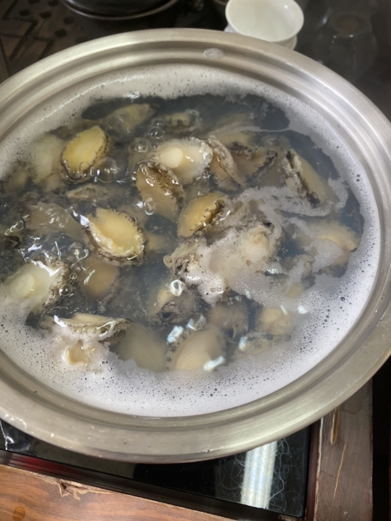 各规格鲍鱼肉，黄金鲍各种鲍鱼制品量大价格从优欢迎来厂参观