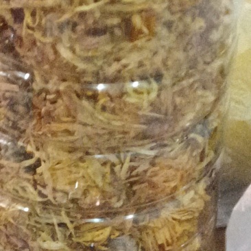 五指毛桃干，牛大力干，金黄菊花