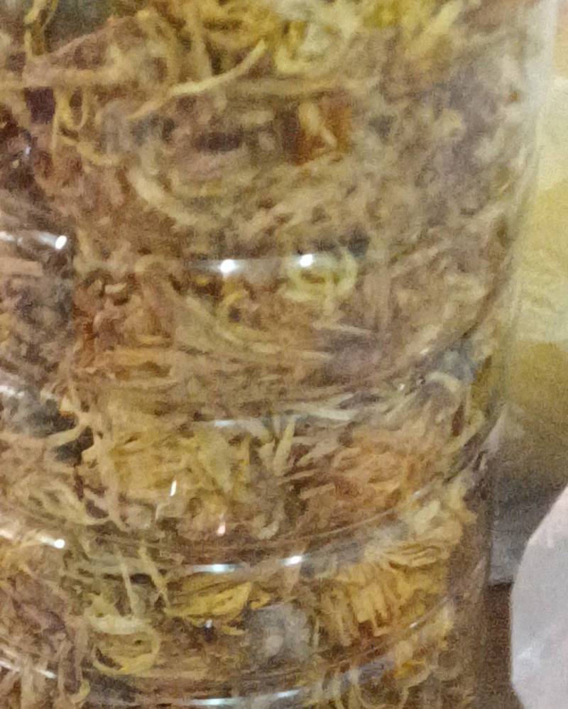 五指毛桃干，牛大力干，金黄菊花