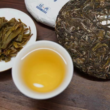 【云南普洱茶饼-凤凰山】严控工艺，口感甘甜，品人生好茶