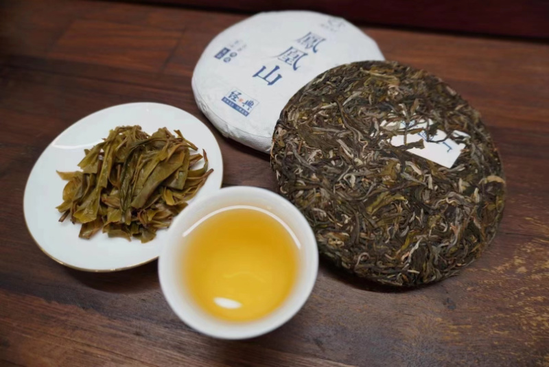 【云南普洱茶饼-凤凰山】严控工艺，口感甘甜，品人生好茶