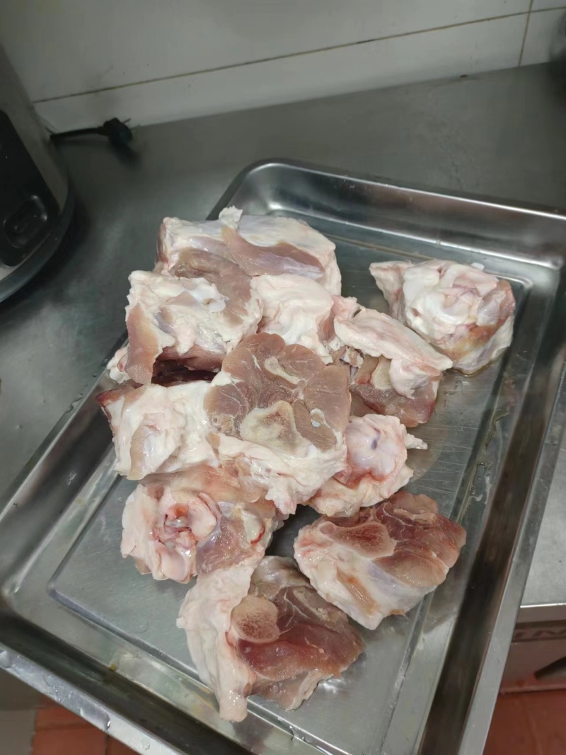 网红小肘子，带肉60%，颜色新鲜