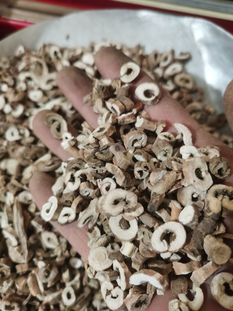 泽润中药牡丹皮无硫抽芯%90多批发零售各种中药材