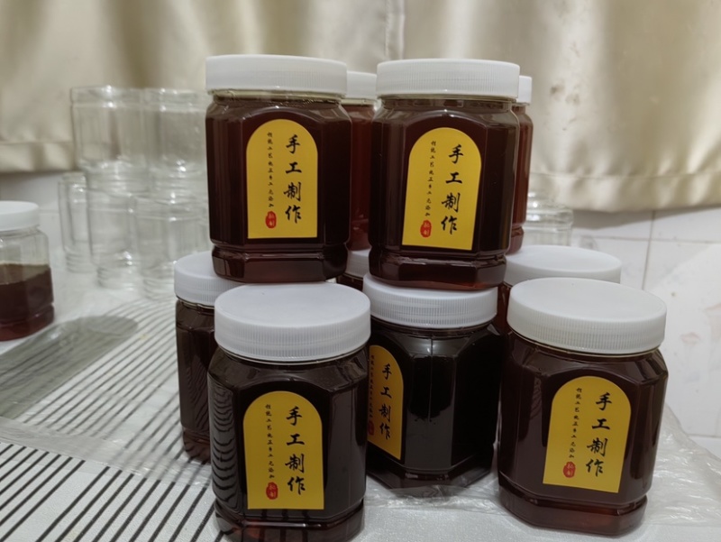 农户养殖土蜂蜜大量的产量可观的波美度41-42