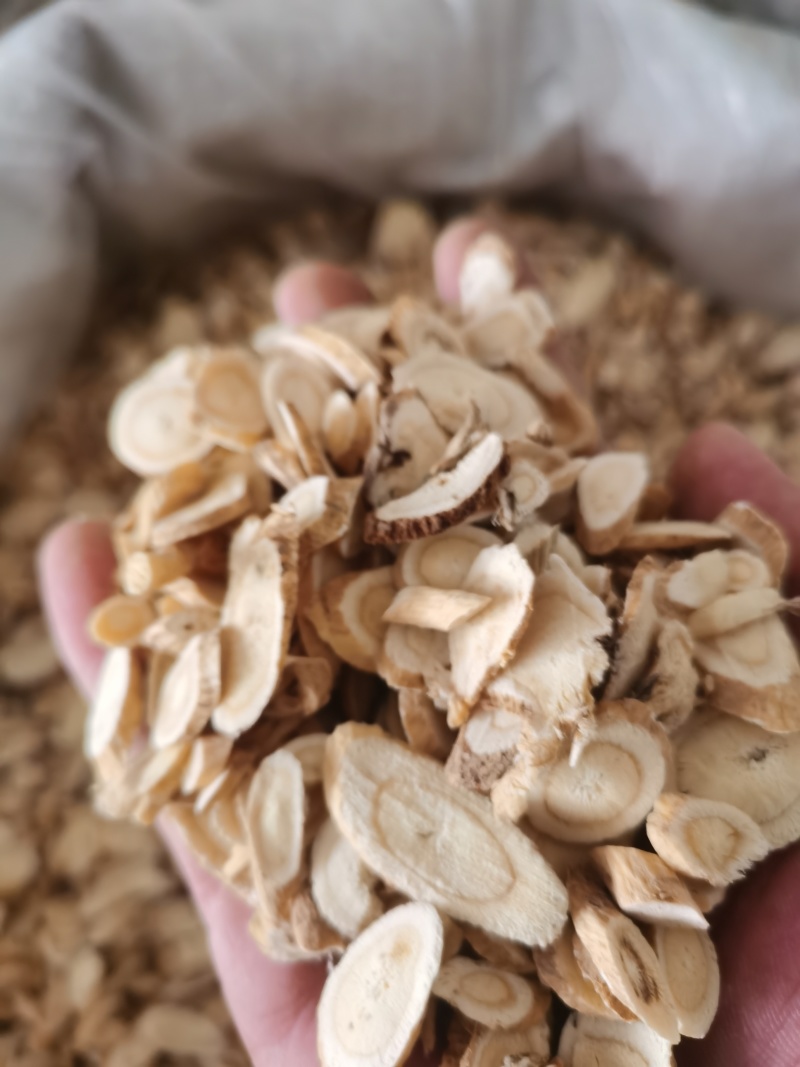 黄芪过4个筛泽润中药批发零售各种中药材