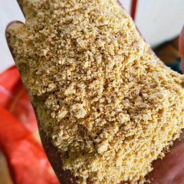 玉米面，适合猪牛羊鸡鸭鹅养殖，饲料厂使用，价格不高，
