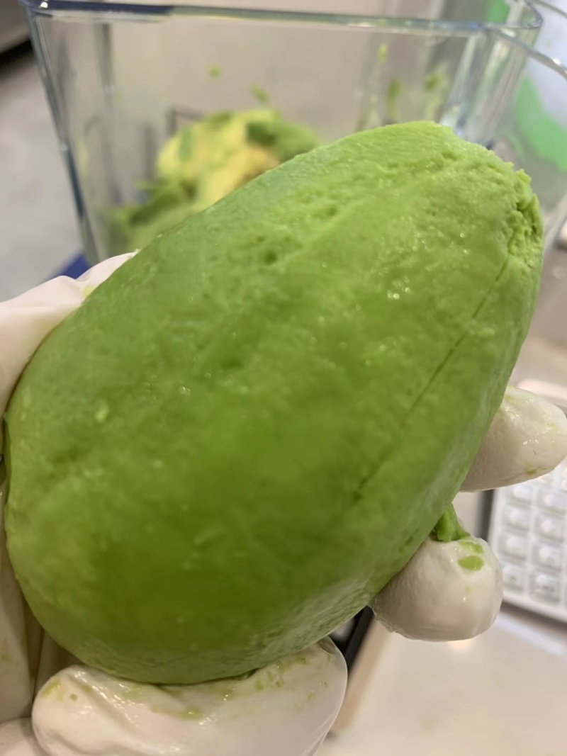 云南孟连县哈斯牛油果自家种植了十多亩果农没有中间商赚差价