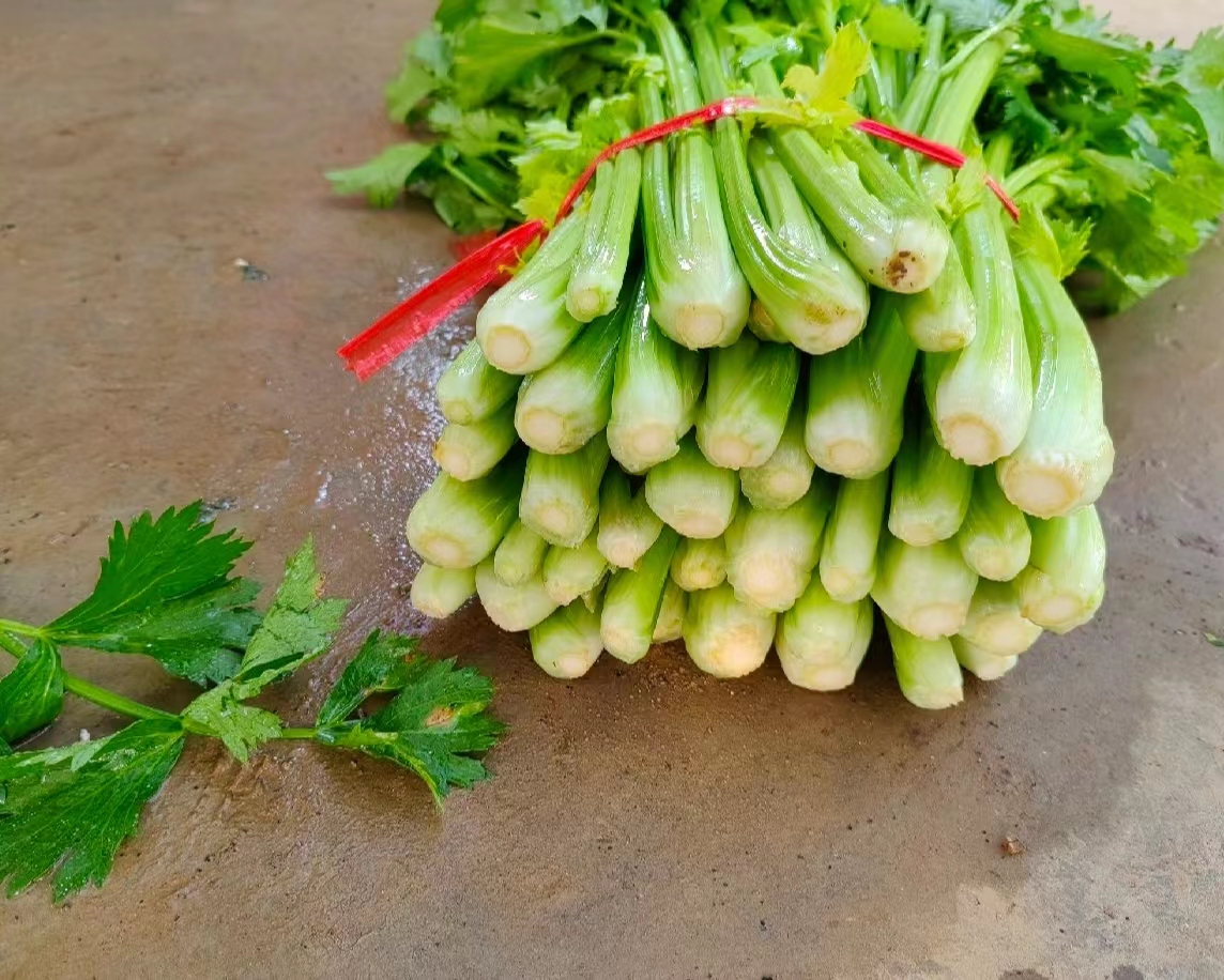 西芹沙拉制作过程