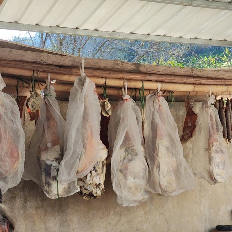 云南普洱景东无量山农家散养土猪火腿一年火腿批发