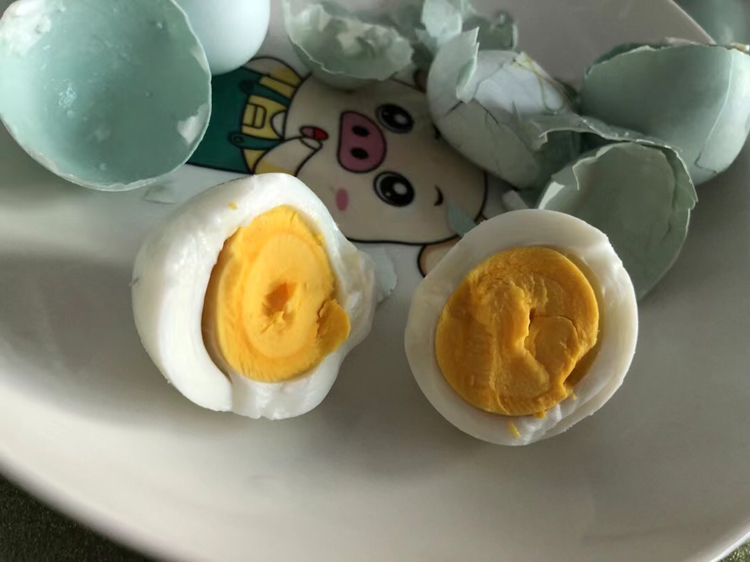 煮蛋剥壳过程