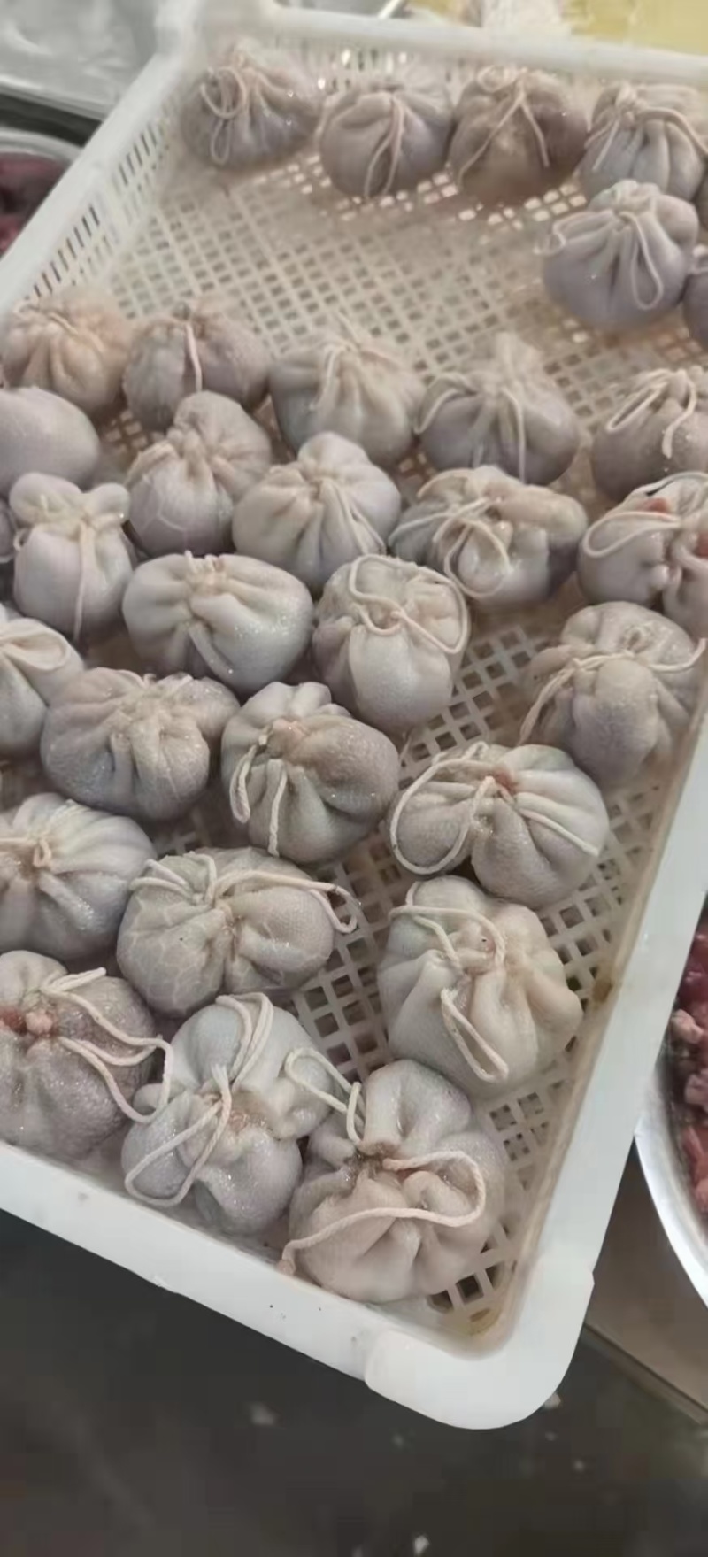 肚包肉，一斤称4个均匀，质量看得见，纯手工切块实拍。