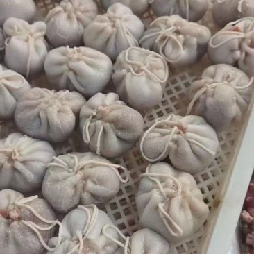 肚包肉，一斤称4个均匀，质量看得见，纯手工切块实拍。