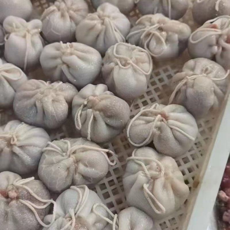 肚包肉，一斤称4个均匀，质量看得见，纯手工切块实拍。