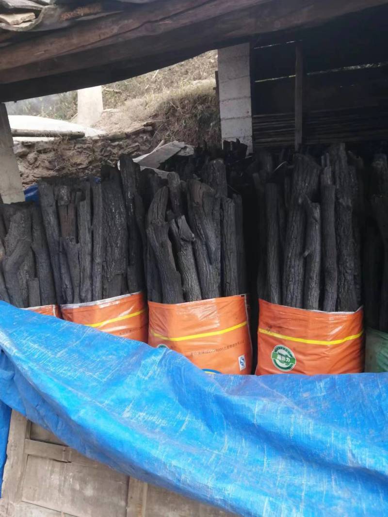 贵州精品青岗炭，烧烤炭。品质好，耐烧，易燃，厂区直发，量
