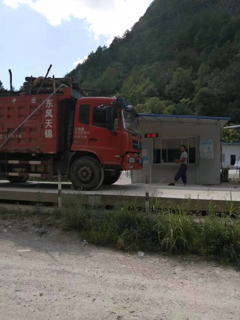 贵州精品青岗炭，烧烤炭。品质好，耐烧，易燃，厂区直发，量