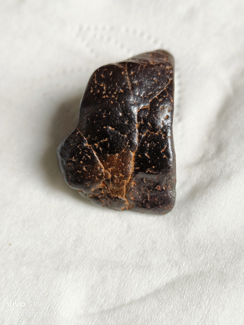 陨石，许愿石，流星。吊坠，气印，溶壳光亮，溶流文龟裂纹，
