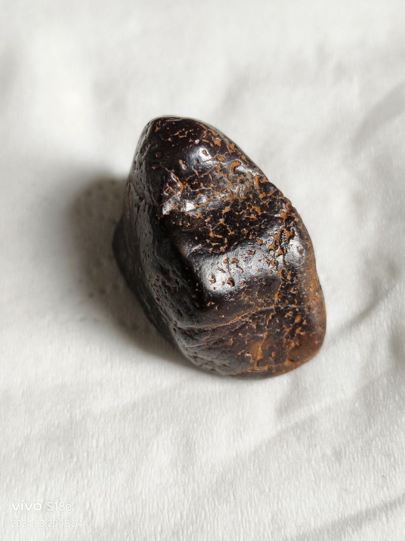 陨石，许愿石，流星。吊坠，气印，溶壳光亮，溶流文龟裂纹，