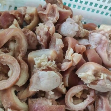 半熟鼻圈肉规格：10箱装六七成熟，