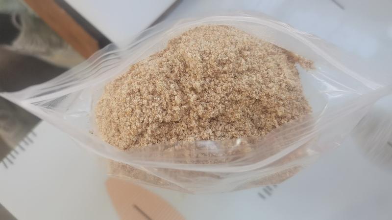 烘干麦麸88%小麦11%GGDS酒糟1%微量元素