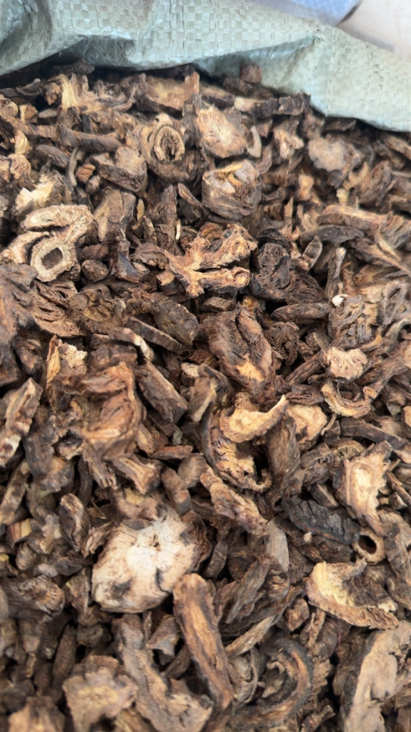 羌活，山东弘舜中药材批发零售，规格品种齐全。24小时发货