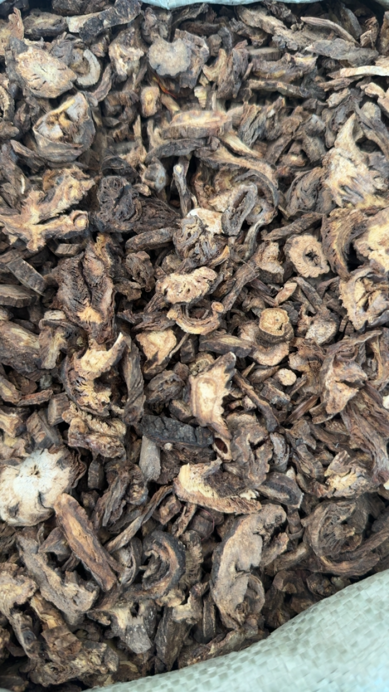 羌活，山东弘舜中药材批发零售，规格品种齐全。24小时发货