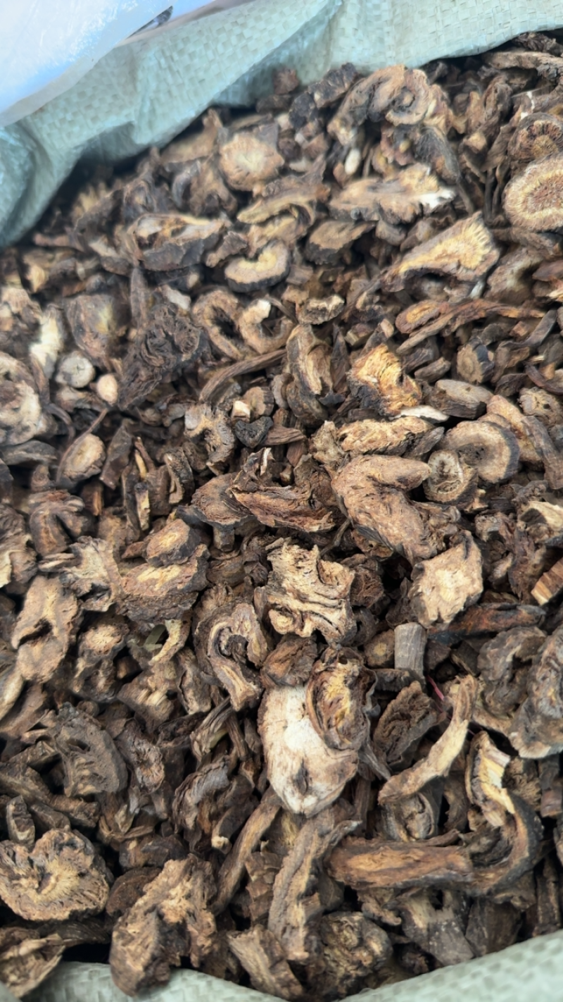 羌活，山东弘舜中药材批发零售，规格品种齐全。24小时发货