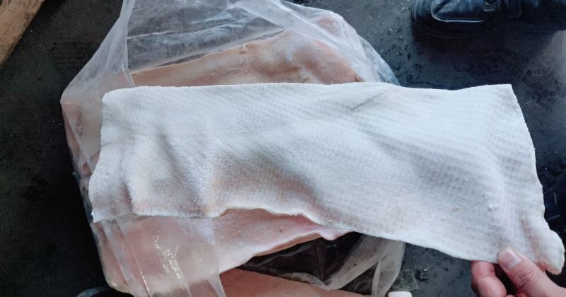 东北精品肥猪脊背皮脊皮，仓储50吨直发，保质保量，欢迎选