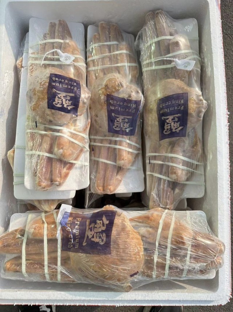 深海雪蟹（松叶蟹）肉质饱满，口感紧实，规格多样