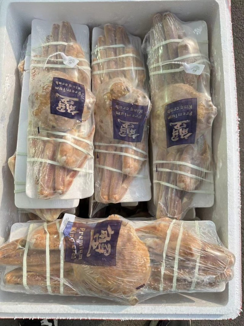 深海雪蟹（松叶蟹）肉质饱满，口感紧实，规格多样