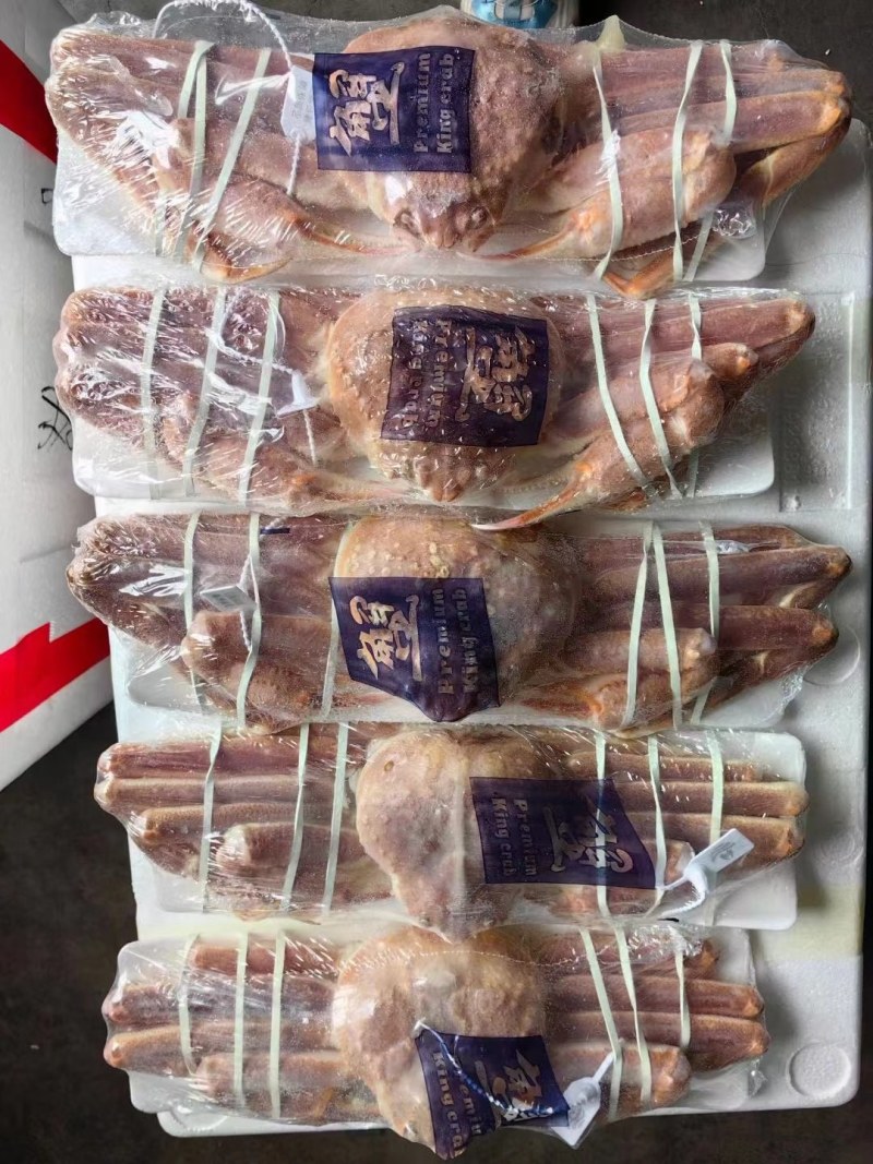 深海雪蟹（松叶蟹）肉质饱满，口感紧实，规格多样
