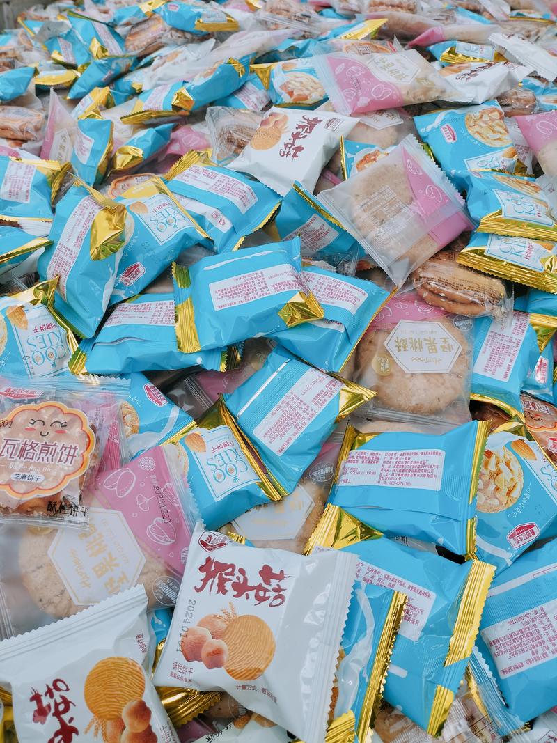 鑫彭冠生圆桃酥，猴头菇，瓦格煎饼，什锦饼干等1500斤