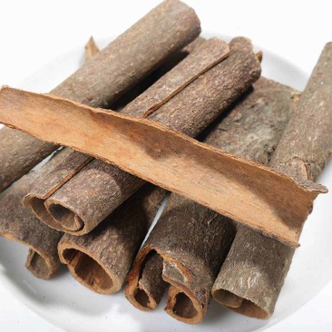 桂皮，生干桂皮都有，几千斤，价格可谈